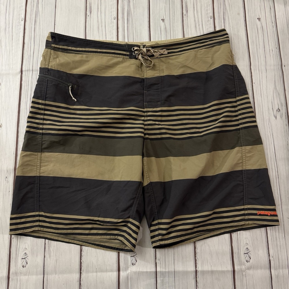 Patagonia Wavefarer Board Shorts Men's Size 40 Nylon Brown Black Striped Pockets
